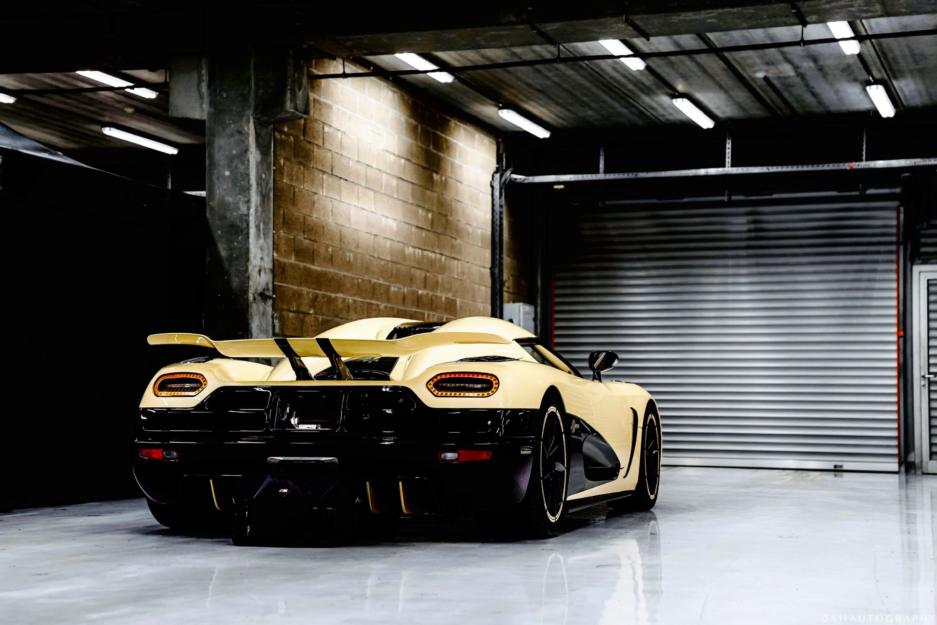 Storage automobile